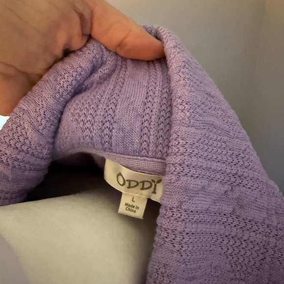 Oddy pullover with cute details - Picture 3 of 5